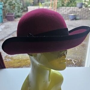Vintage 1995 Liz Claiborne Women's 100% Wool Burgundy With Black Trim Hat